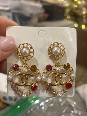 Gold-tone Pearl & Crystal Drop inspired post Earrings - Designer Style, NEW